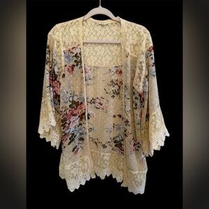 POl Floral Kimono Cardigan, with Lace Detailing.
